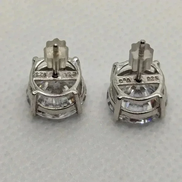 Massive  studs - Picture 2 of 3